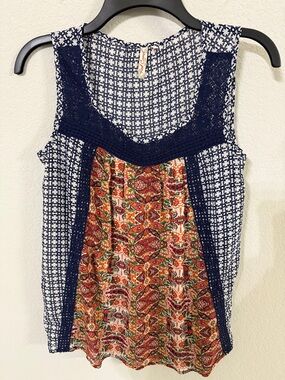 Red Camel Floral Geometric Lace Trimmed Sleeveless Top